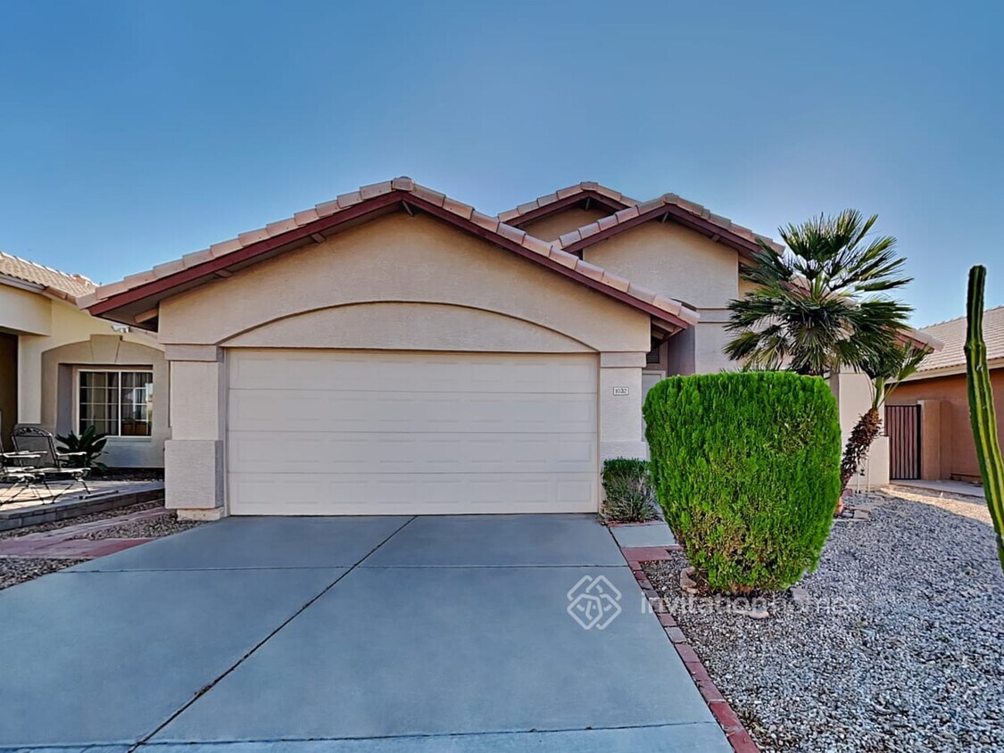 Primary Photo - 1032 N Hudson Pl
