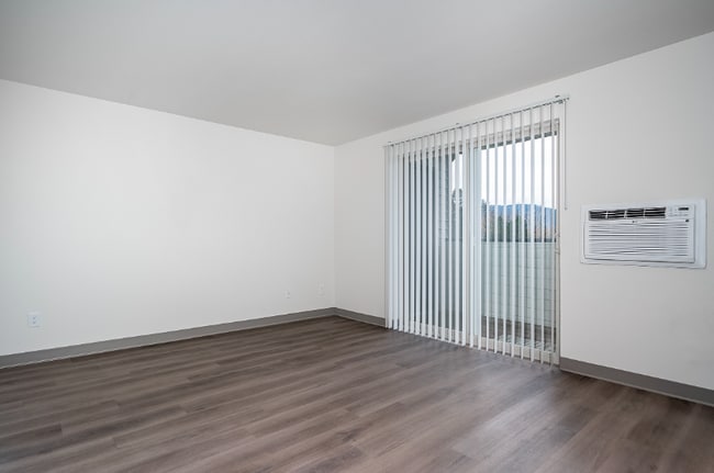 Building Photo - 1430 3rd Ave E