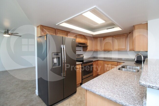 Building Photo - 3027 S Clementine Dr