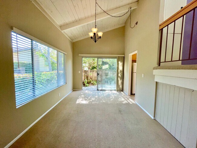 Building Photo - Desirable 3/2 San Antonio Village Condo