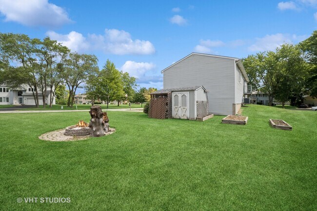 Building Photo - 30W145 Country Lakes Dr