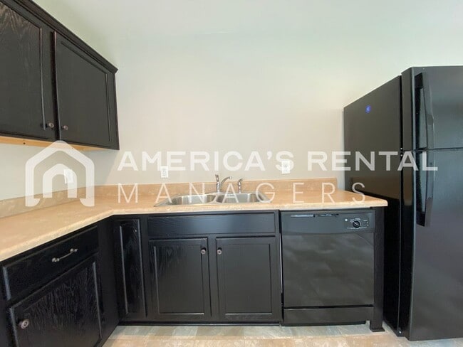 Foto del edificio - Home for Rent in Talladega, AL!!! Availabl...