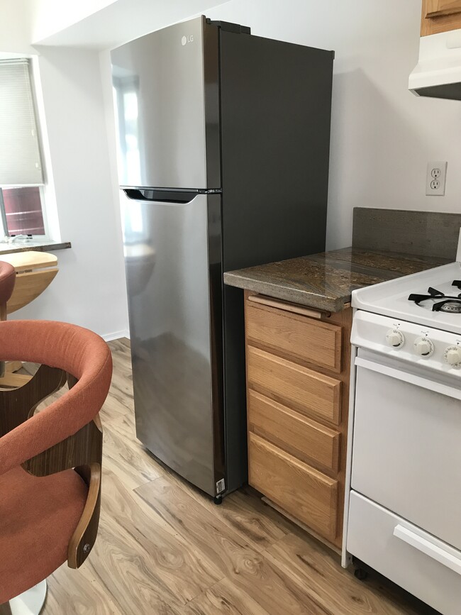 Kitchen - 833 Maple St