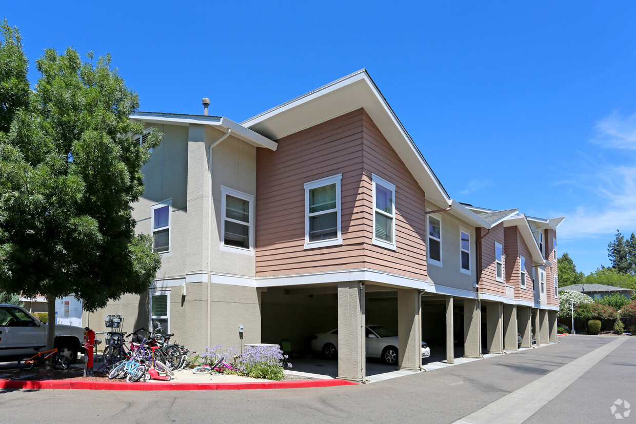 Foto del edificio - Carmen Avenue Apartments