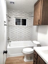 Building Photo - 4906 Valleyview Dr