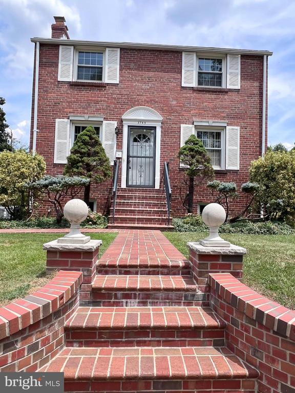 Foto principal - 5743 16th St N