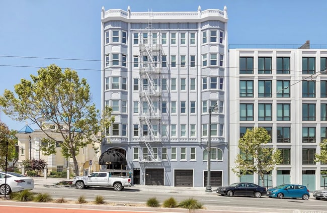 Building Photo - Fantastic Junior 1 bed in Cow Hollow with stunning SF skyline Views