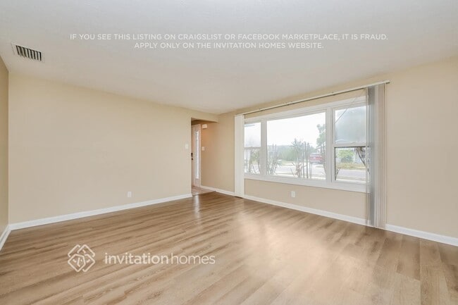 Building Photo - 1705 Village Ct