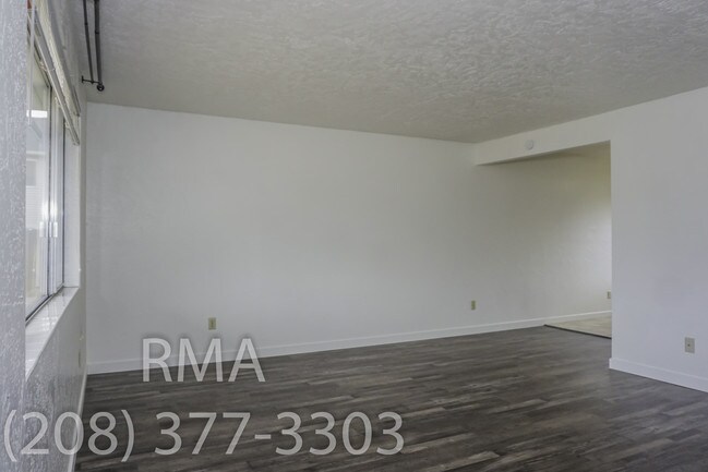 Building Photo - 2 Bedroom  Duplex on Boise Bench