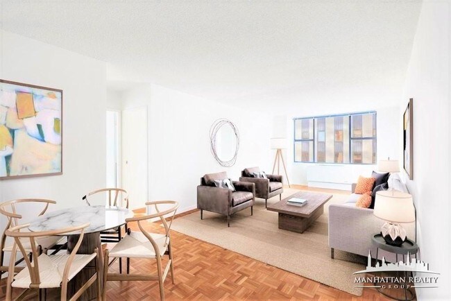 Building Photo - 443 W 37th St