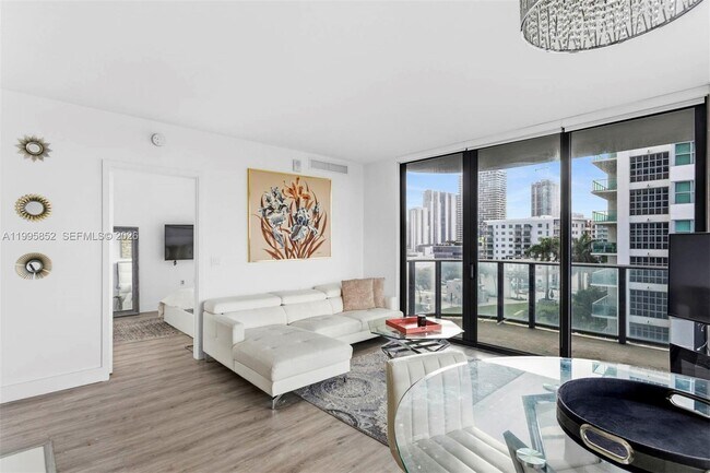 Foto del edificio - 121 NE 34th St