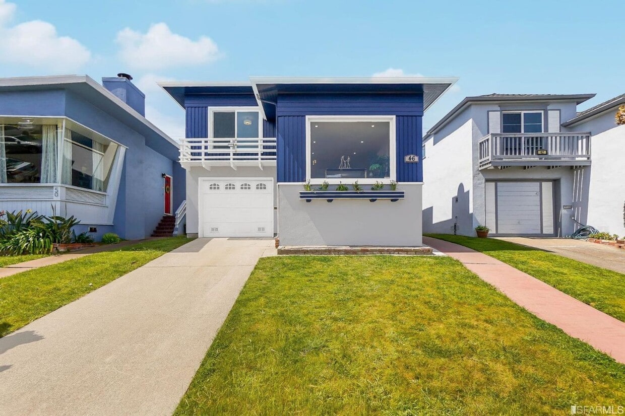 Primary Photo - Spacious and Bright 3 Bed, 3 Bath Westlake...