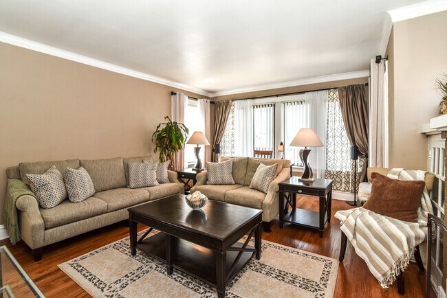 Foto del edificio - 5923 N Fairfield Ave