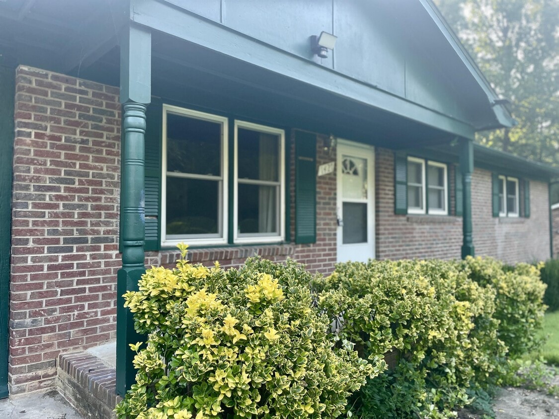 1427 Oak Hill Dr, NC 28655 House Rental in NC