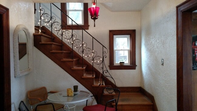 Building Photo - 611 N Washington St