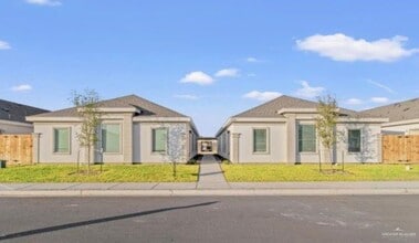 Building Photo - 13 Shavano Dr