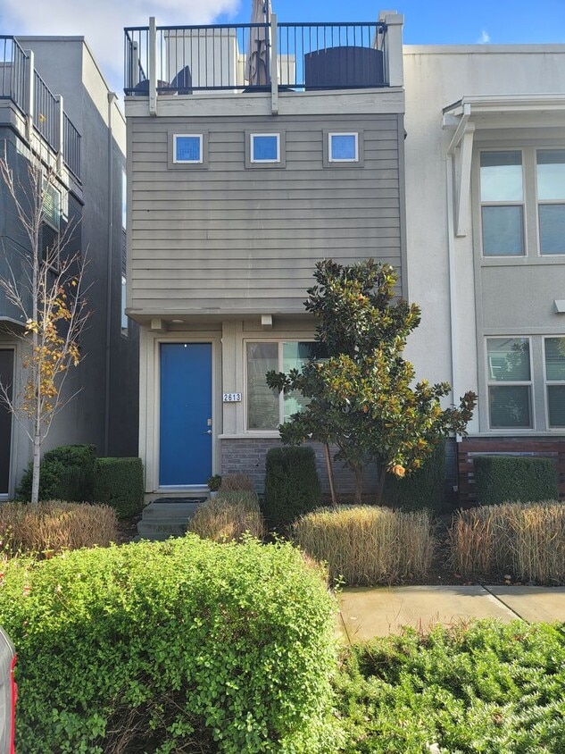 Primary Photo - Cozy condo with roof top balcony in Downto...