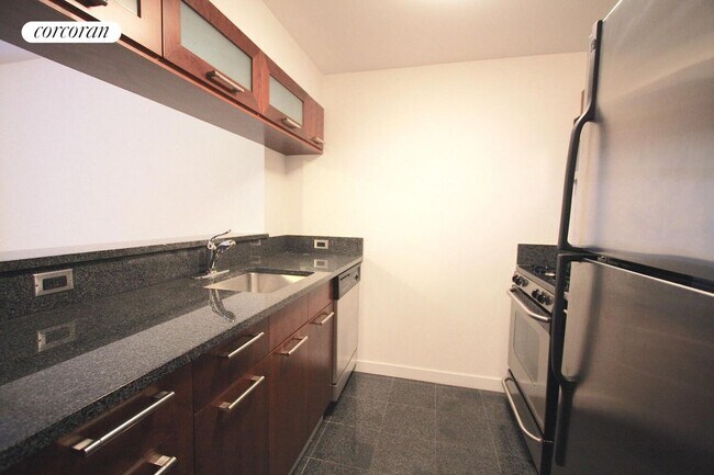 Foto del edificio - 121 E 23rd St