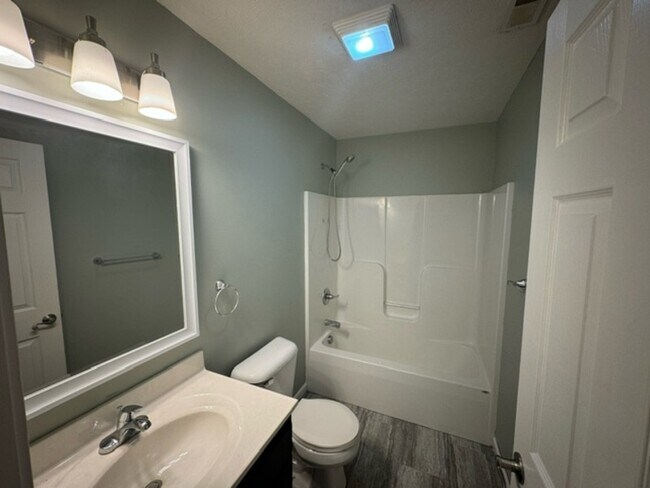 Foto del edificio - 181 Wild Rose Ln