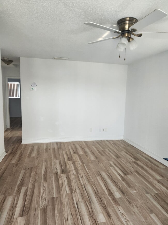 Building Photo - 439 Auburn Dr