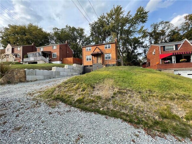 Building Photo - 7955 Thon Dr