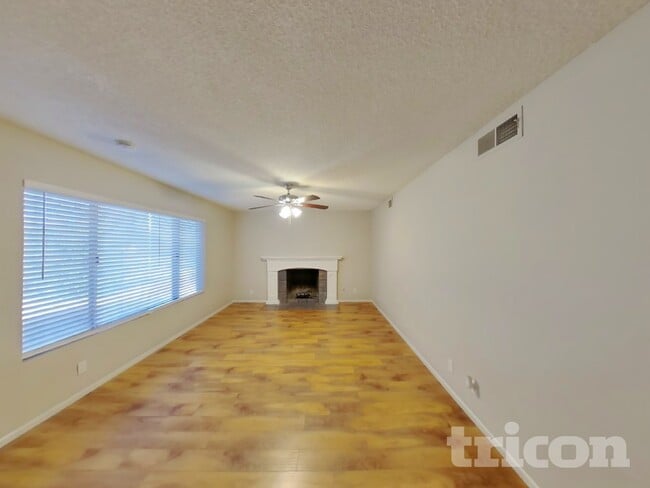 Building Photo - 4078 Deerfield Ave