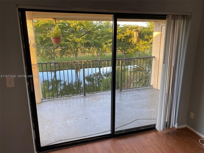 Building Photo - 9999 Summerbreeze Dr