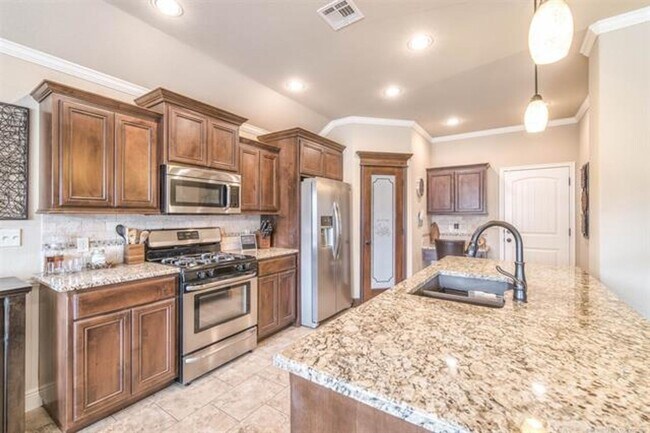 Building Photo - 3 bedroom/2 bath -Collinsville Schools