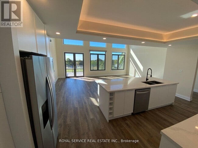 Building Photo - 61 Waywell St