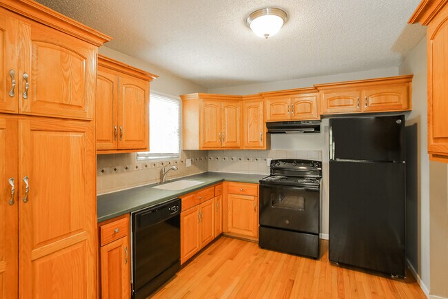 Foto del edificio - 909 Ridge Dr