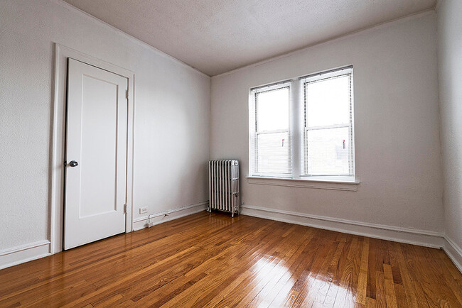 Habitación - 222 E 109th St