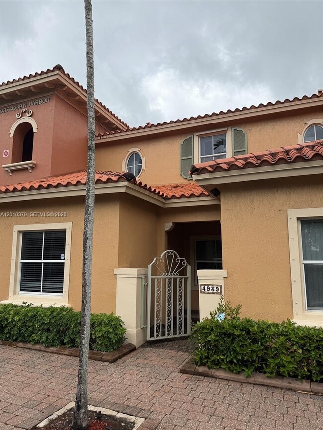 Building Photo - 4939 N Harbor Isles Dr