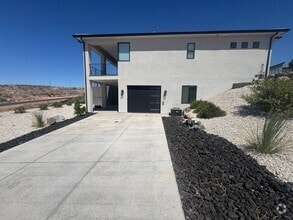 Building Photo - 991 Grand Heights Dr