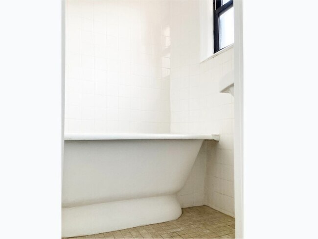 Foto del edificio - 604 Manhattan Ave