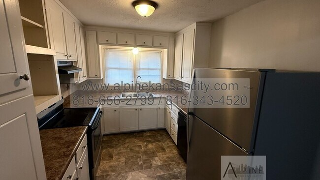 Foto del edificio - South KC Ranch on Cul de Sac, Finished Basement, Section 8 OK!