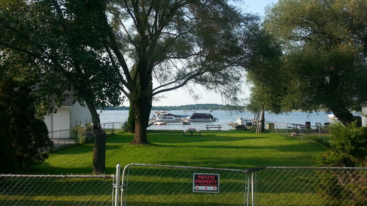 Acceso al lago - 325 Lillian Ct