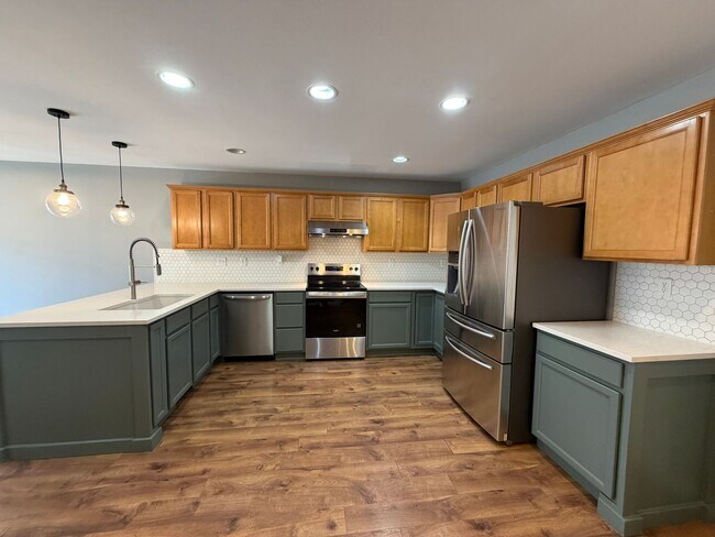 Foto del edificio - Spacious 4-Bedroom Home Near Lake Stevens in Desirable Noble Court