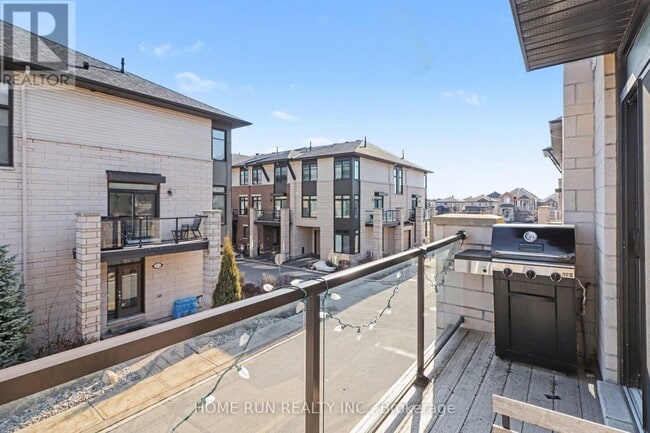 Building Photo - 527 Chaperal Private