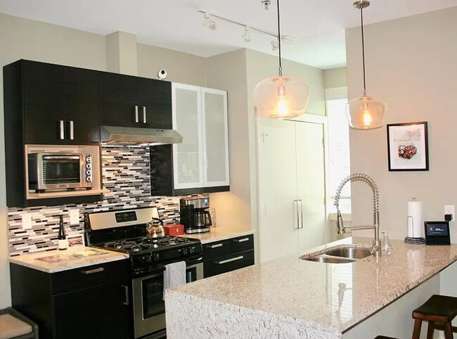 Building Photo - 1324 May St