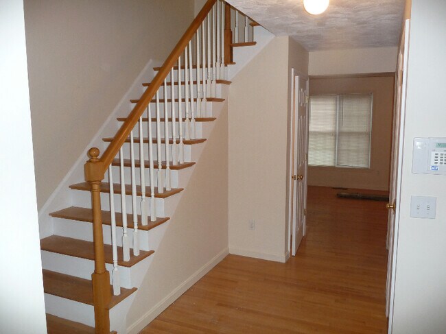 Foto del edificio - 104 Pond St