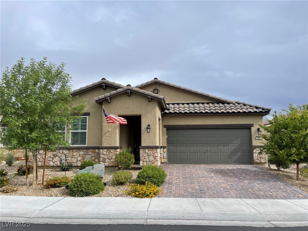 Foto principal - 122 Scarlett View Ave