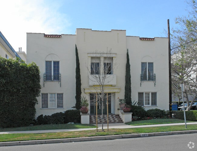 Building Photo - 121 S Elm Dr