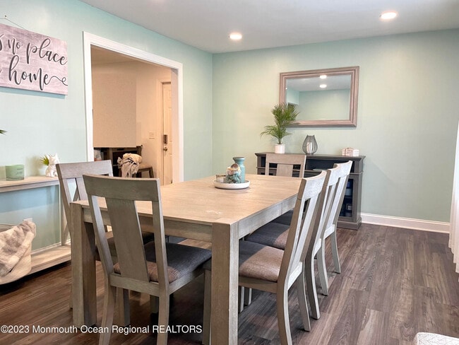 Building Photo - 1414 Treeneedle Rd