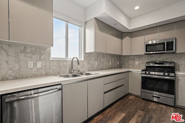 Foto del edificio - 2321 Fox Hills Dr