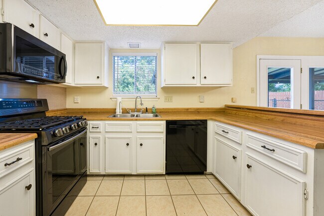 Building Photo - 11711 Wiginton Dr