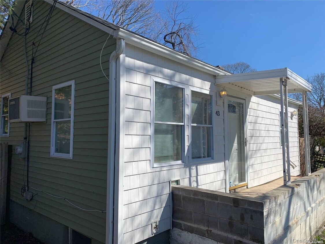 Building Photo - 43 Fairview Dr