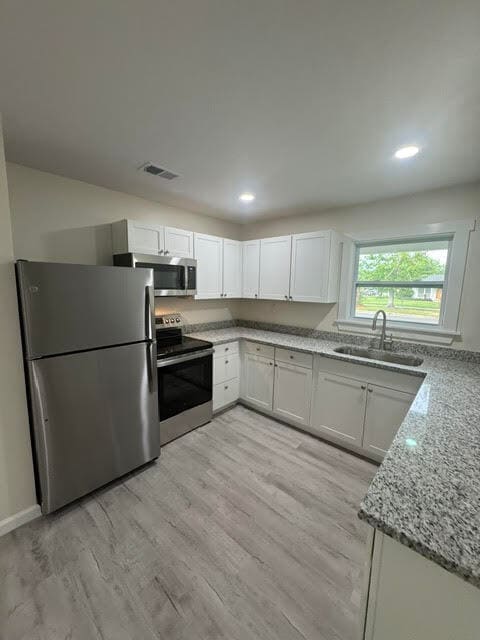 Building Photo - 5700 Eastwood Dr