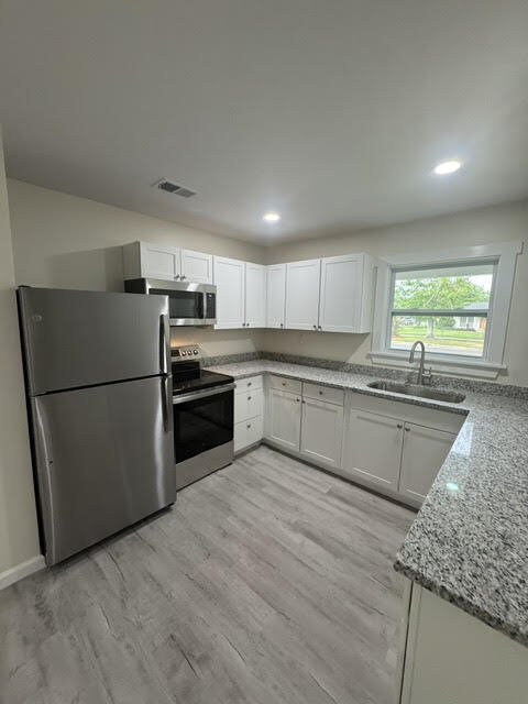 Foto del edificio - 5700 Eastwood Dr