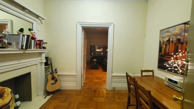 Building Photo - 140 W 69th St