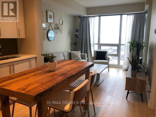 Photo du bâtiment - 2212 Lake Shore Blvd W